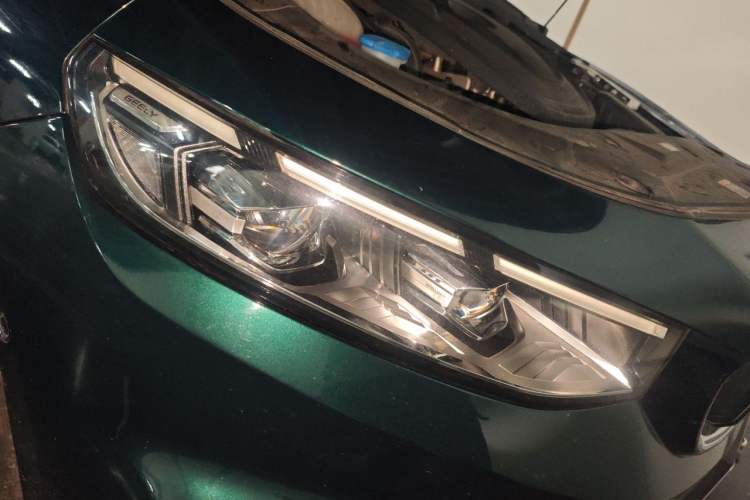 Used Geely Auto Preface 2023 2.0TD "Only This Verdant Green" Edition Right Front Headlight