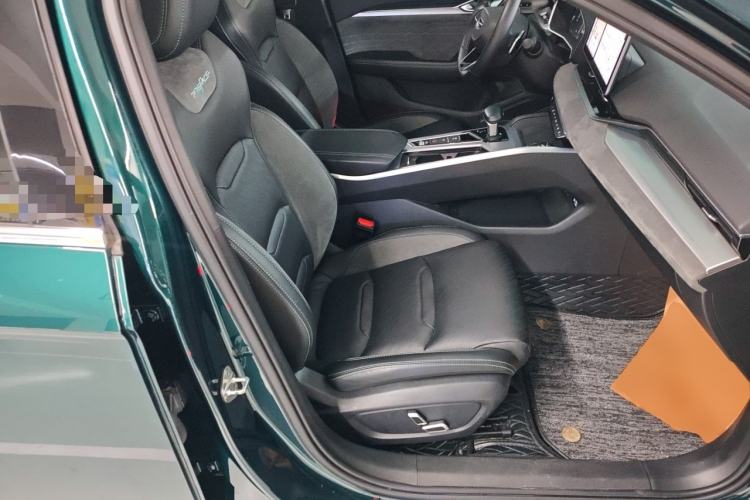 Used Geely Auto Preface 2023 2.0TD "Only This Verdant Green" Edition Right Front Seat