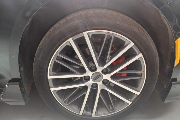 Used Geely Auto Preface 2023 2.0TD "Only This Verdant Green" Edition Right Front Wheel Hub