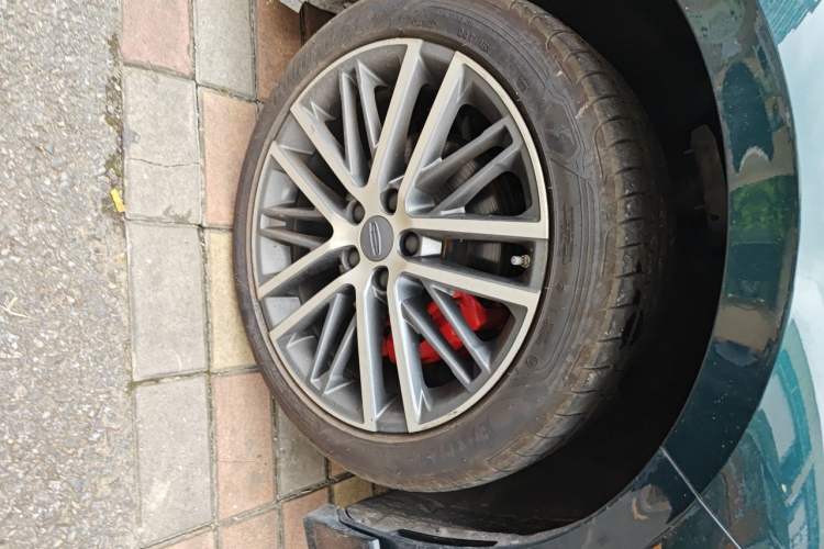 Used Geely Auto Preface 2023 2.0TD "Only This Verdant Green" Edition Right Front Wheel Hub