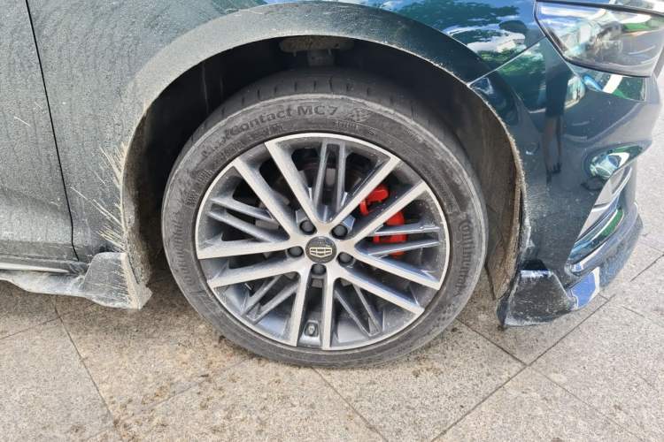 Used Geely Auto Preface 2023 2.0TD "Only This Verdant Green" Edition Right Front Wheel Hub