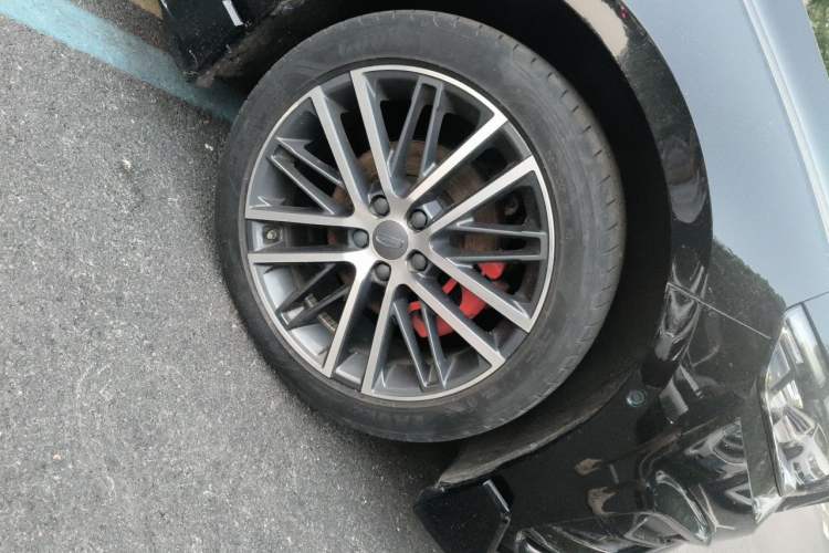Used Geely Auto Preface 2023 2.0TD "Only This Verdant Green" Edition Right Front Wheel Hub