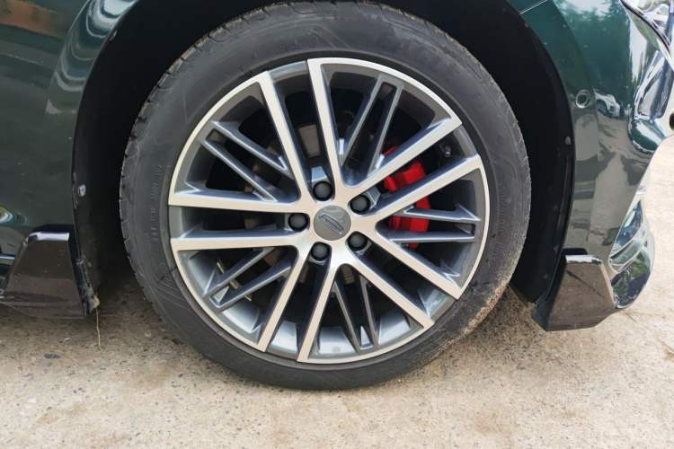Used Geely Auto Preface 2023 2.0TD "Only This Verdant Green" Edition Right Front Wheel Hub