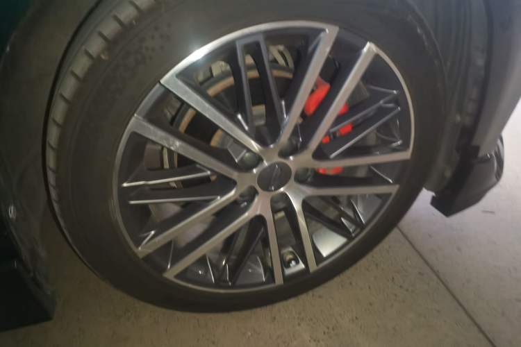 Used Geely Auto Preface 2023 2.0TD "Only This Verdant Green" Edition Right Front Wheel Hub