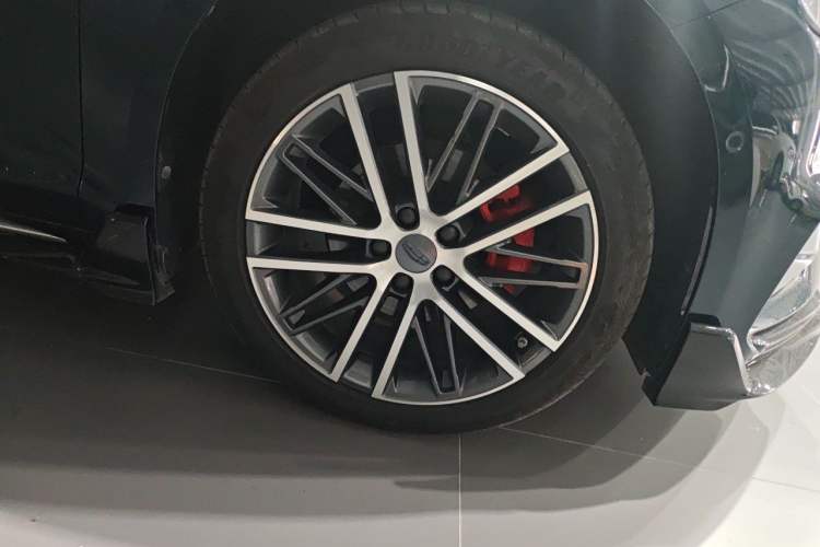 Used Geely Auto Preface 2023 2.0TD "Only This Verdant Green" Edition Right Front Wheel Hub