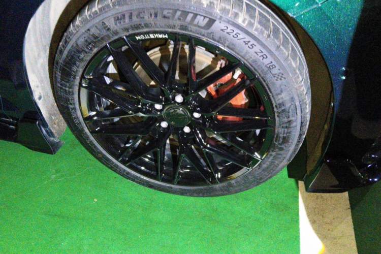 Used Geely Auto Preface 2023 2.0TD "Only This Verdant Green" Edition Right Front Wheel Hub