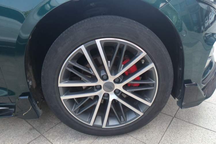 Used Geely Auto Preface 2023 2.0TD "Only This Verdant Green" Edition Right Front Wheel Hub
