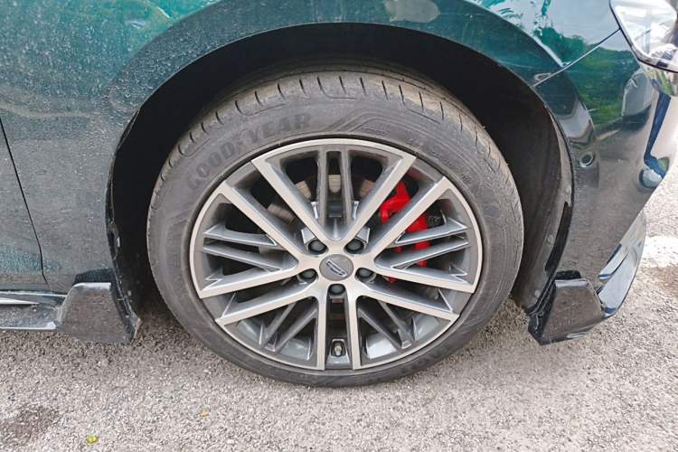 Used Geely Auto Preface 2023 2.0TD "Only This Verdant Green" Edition Right Front Wheel Hub