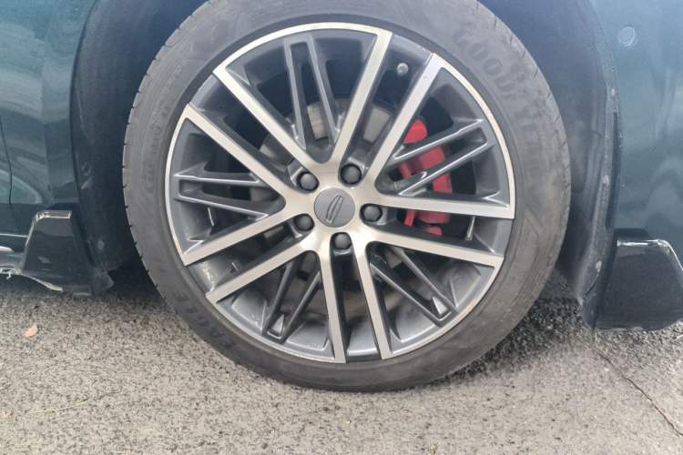 Used Geely Auto Preface 2023 2.0TD "Only This Verdant Green" Edition Right Front Wheel Hub