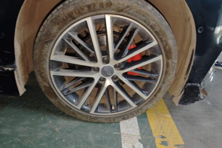 Used Geely Auto Preface 2023 2.0TD "Only This Verdant Green" Edition Right Front Wheel Hub