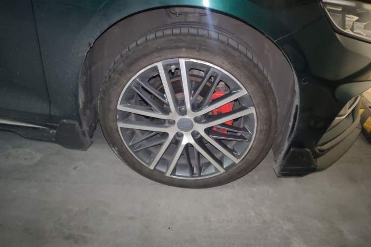 Used Geely Auto Preface 2023 2.0TD "Only This Verdant Green" Edition Right Front Wheel Hub