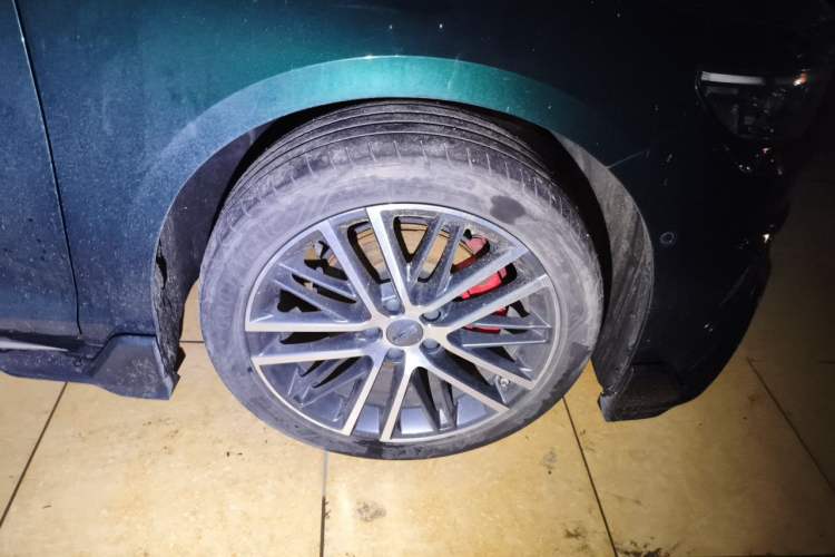 Used Geely Auto Preface 2023 2.0TD "Only This Verdant Green" Edition Right Front Wheel Hub