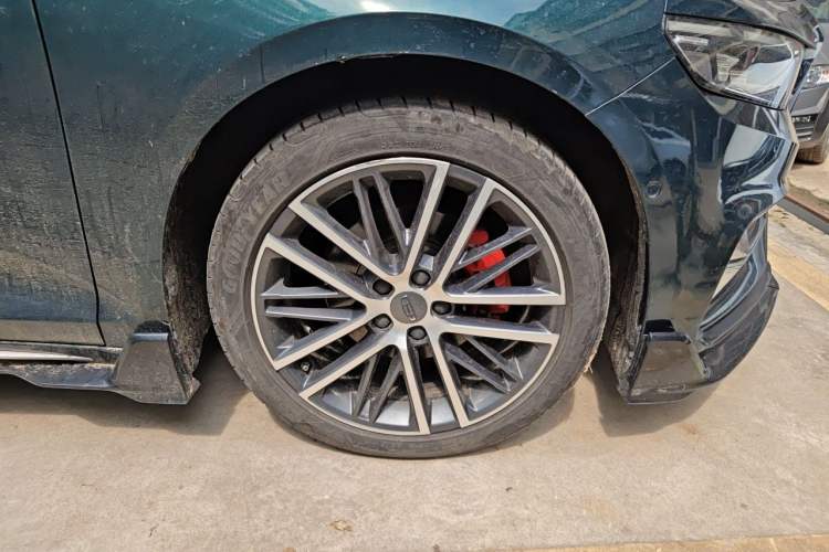 Used Geely Auto Preface 2023 2.0TD "Only This Verdant Green" Edition Right Front Wheel Hub