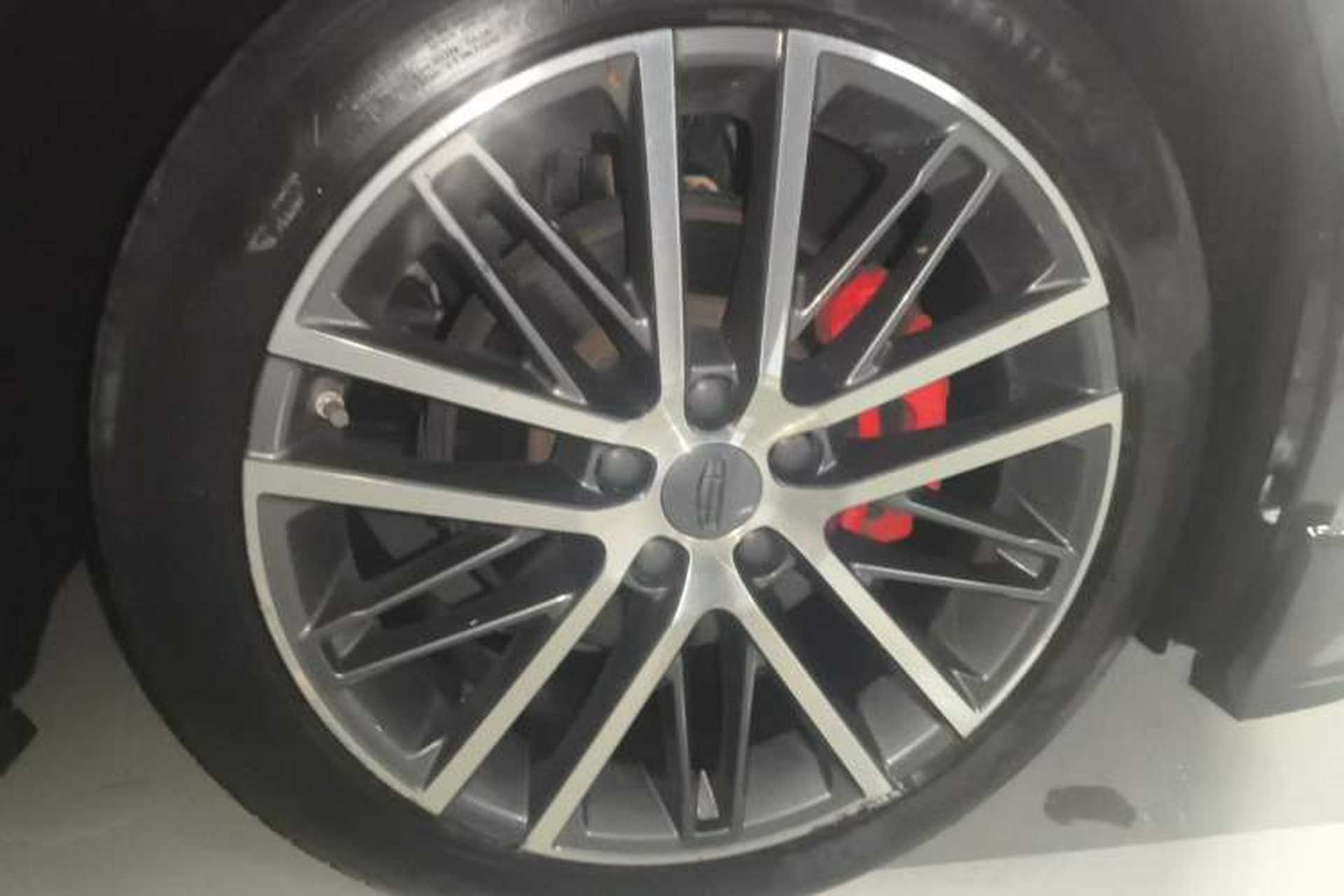 Used Geely Auto Preface 2023 2.0TD "Only This Verdant Green" Edition Right Front Wheel Hub