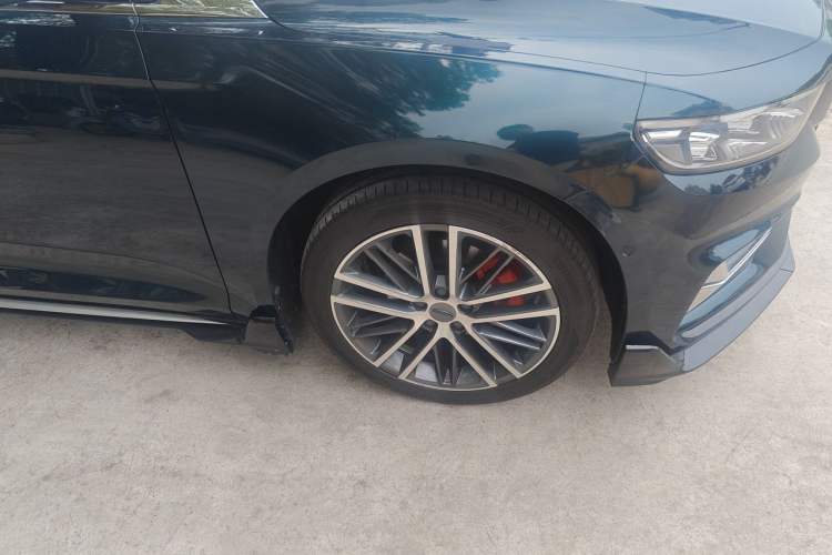 Used Geely Auto Preface 2023 2.0TD "Only This Verdant Green" Edition Right Front Wheel Hub