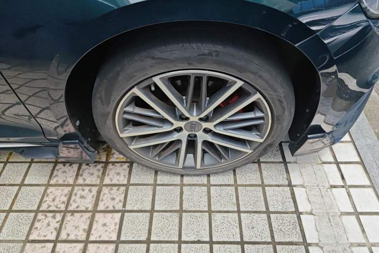 Used Geely Auto Preface 2023 2.0TD "Only This Verdant Green" Edition Right Front Wheel Hub
