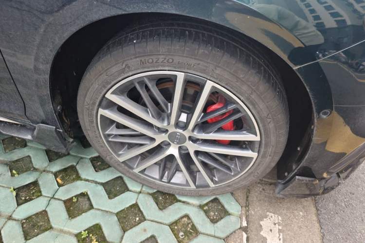 Used Geely Auto Preface 2023 2.0TD "Only This Verdant Green" Edition Right Front Wheel Hub
