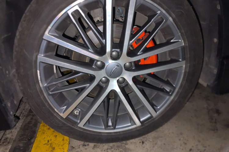 Used Geely Auto Preface 2023 2.0TD "Only This Verdant Green" Edition Right Front Wheel Hub