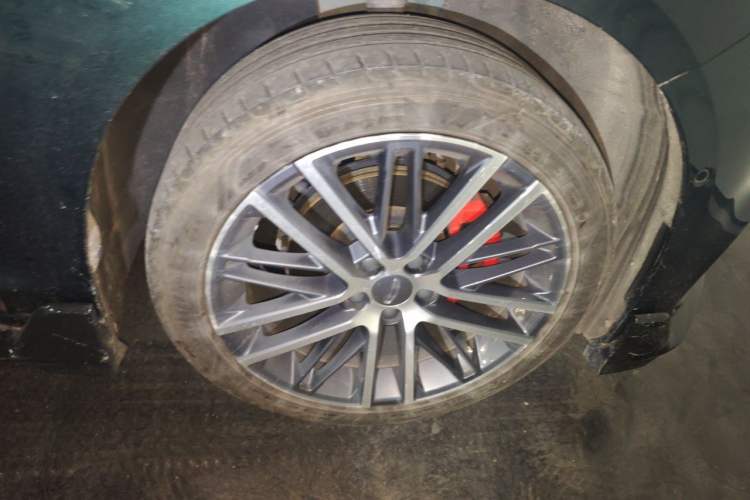 Used Geely Auto Preface 2023 2.0TD "Only This Verdant Green" Edition Right Front Wheel Hub
