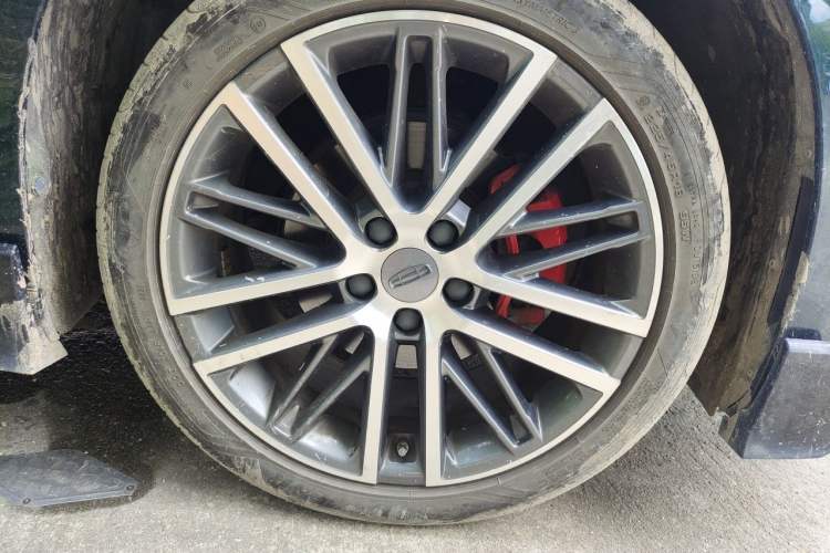 Used Geely Auto Preface 2023 2.0TD "Only This Verdant Green" Edition Right Front Wheel Hub