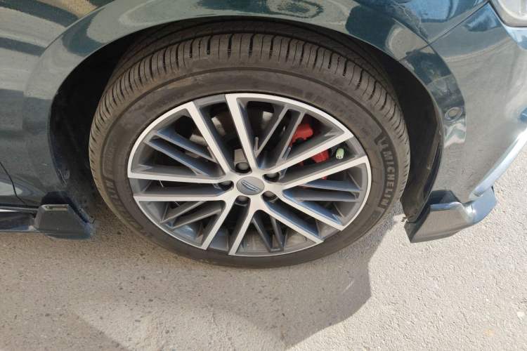 Used Geely Auto Preface 2023 2.0TD "Only This Verdant Green" Edition Right Front Wheel Hub
