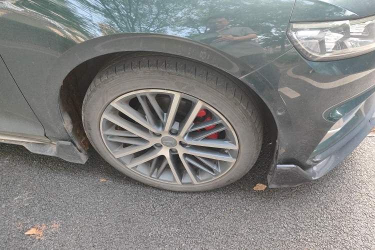 Used Geely Auto Preface 2023 2.0TD "Only This Verdant Green" Edition Right Front Wheel Hub