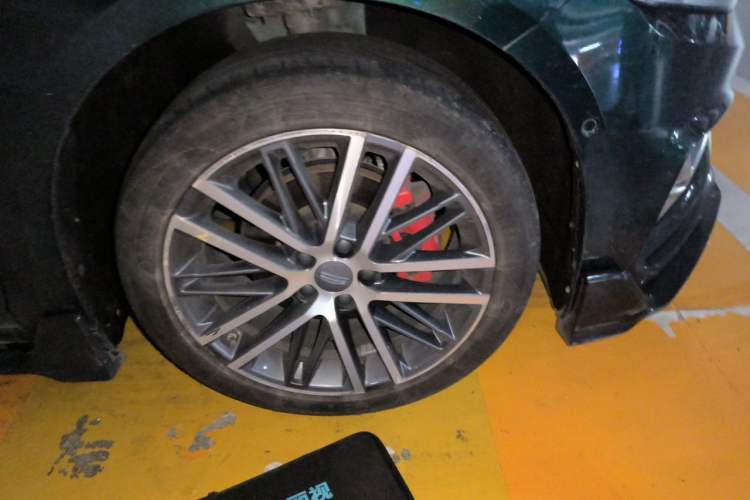 Used Geely Auto Preface 2023 2.0TD "Only This Verdant Green" Edition Right Front Wheel Hub