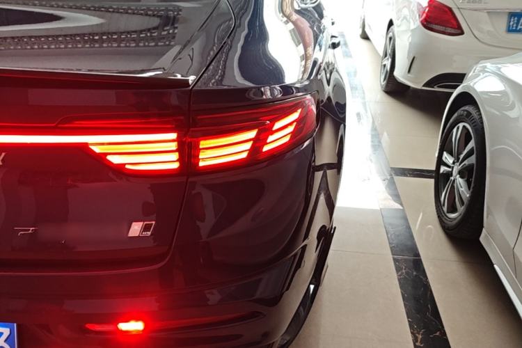 Used Geely Auto Preface 2023 2.0TD "Only This Verdant Green" Edition Right Rear Taillight