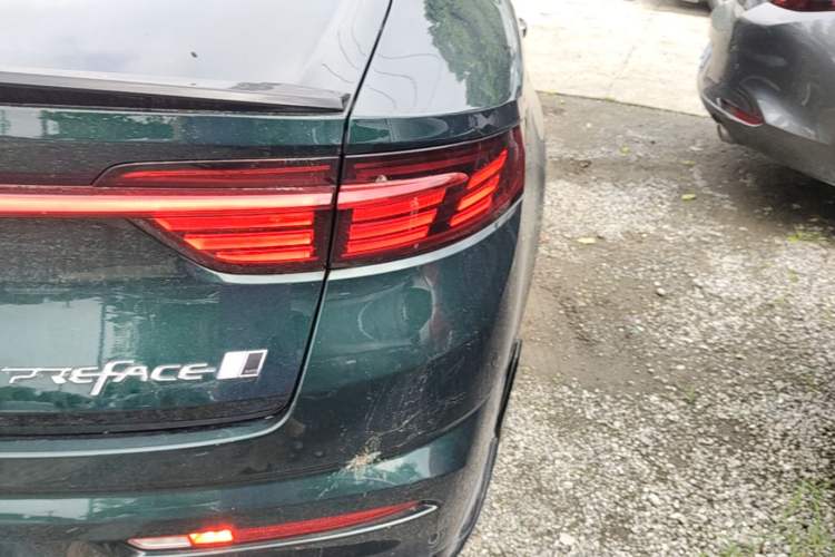 Used Geely Auto Preface 2023 2.0TD "Only This Verdant Green" Edition Right Rear Taillight