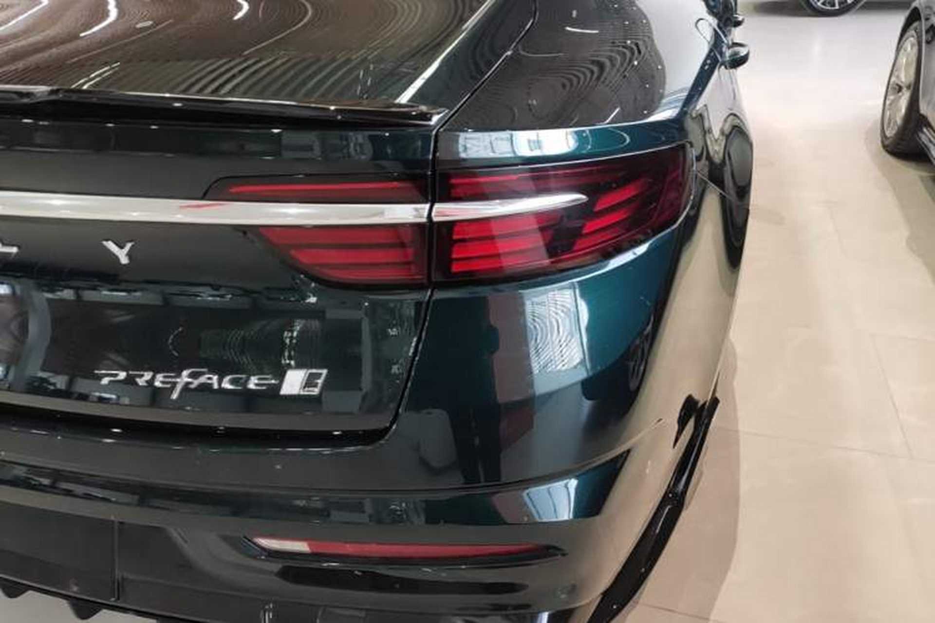 Used Geely Auto Preface 2023 2.0TD "Only This Verdant Green" Edition Right Rear Taillight