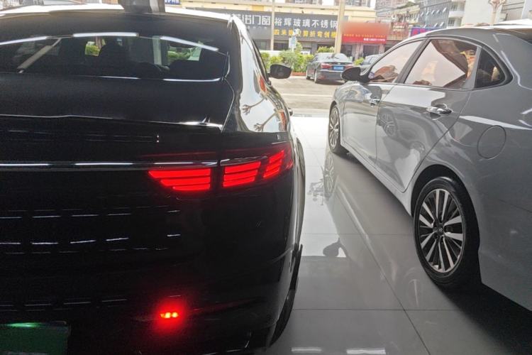 Used Geely Auto Preface 2023 2.0TD "Only This Verdant Green" Edition Right Rear Taillight