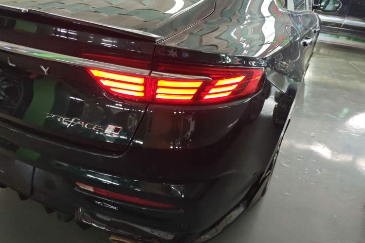 Used Geely Auto Preface 2023 2.0TD "Only This Verdant Green" Edition Right Rear Taillight