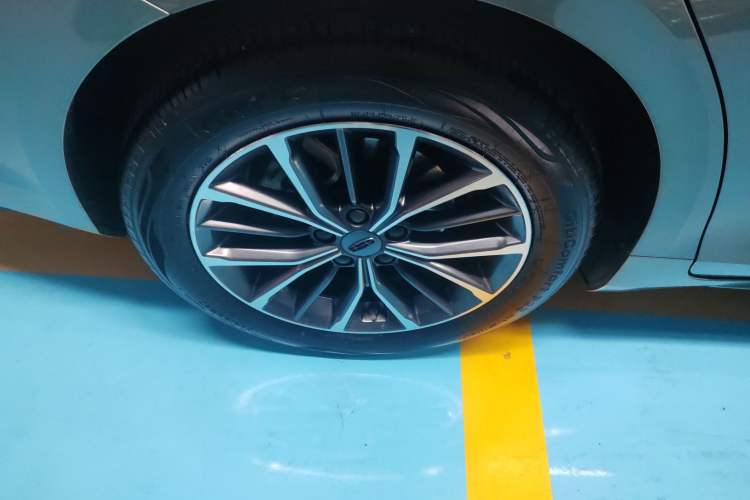 Used Geely Auto Preface 2023 1.5TD Fuyao Version Right Rear Wheel Hub