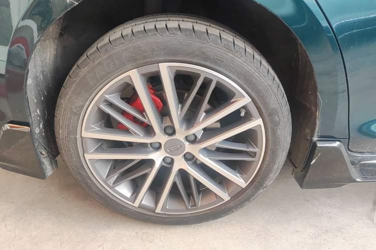 Used Geely Auto Preface 2023 2.0TD "Only This Verdant Green" Edition Right Rear Wheel Hub