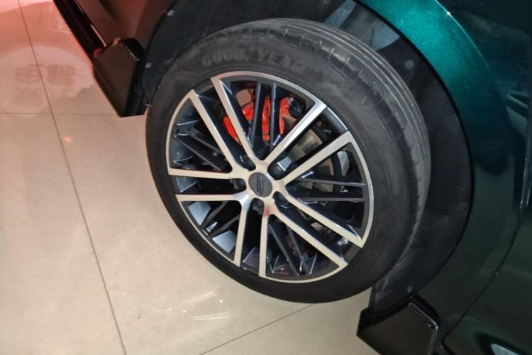 Used Geely Auto Preface 2023 2.0TD "Only This Verdant Green" Edition Right Rear Wheel Hub