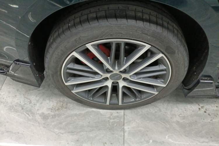 Used Geely Auto Preface 2023 2.0TD "Only This Verdant Green" Edition Right Rear Wheel Hub