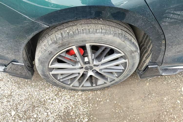 Used Geely Auto Preface 2023 2.0TD "Only This Verdant Green" Edition Right Rear Wheel Hub