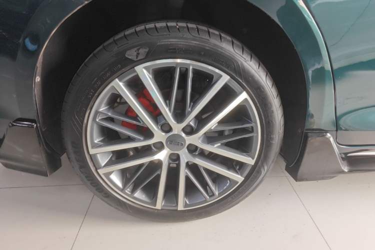 Used Geely Auto Preface 2023 2.0TD "Only This Verdant Green" Edition Right Rear Wheel Hub