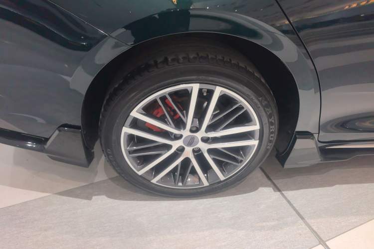 Used Geely Auto Preface 2023 2.0TD "Only This Verdant Green" Edition Right Rear Wheel Hub