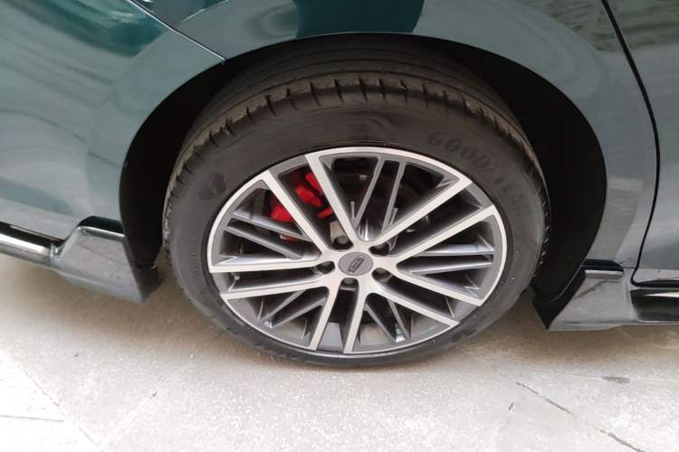 Used Geely Auto Preface 2023 2.0TD "Only This Verdant Green" Edition Right Rear Wheel Hub