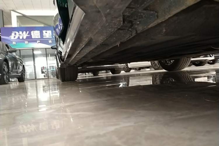 Used Geely Auto Preface 2023 2.0TD "Only This Verdant Green" Edition Right Side Sill