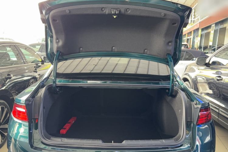 Used Geely Auto Preface 2023 2.0TD "Only This Verdant Green" Edition Trunk