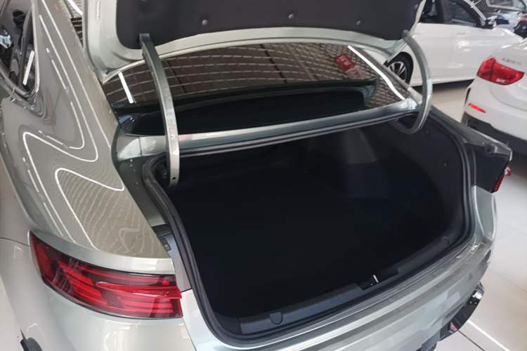 Used Geely Auto Preface 2023 1.5TD Kunlun Edition Trunk