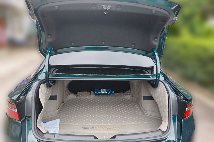 Used Geely Auto Preface 2023 2.0TD "Only This Verdant Green" Edition Trunk
