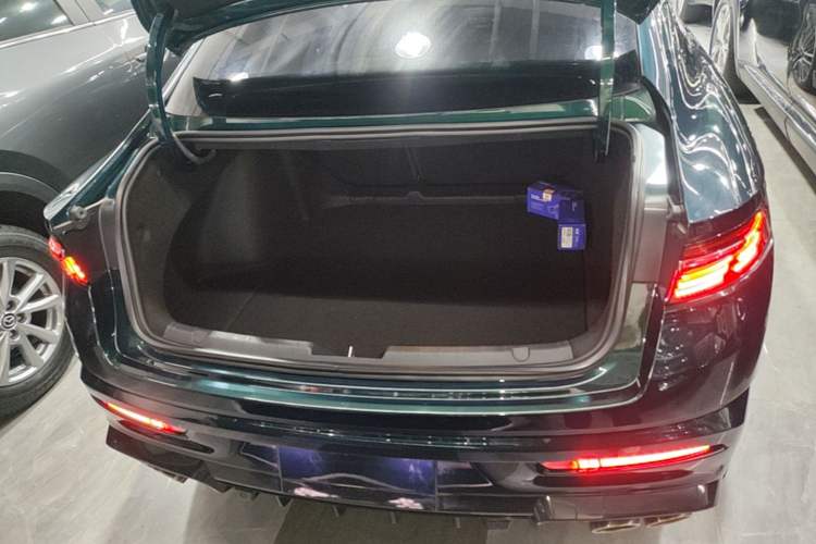 Used Geely Auto Preface 2023 2.0TD "Only This Verdant Green" Edition Trunk