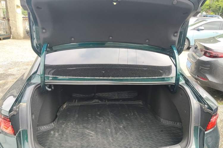 Used Geely Auto Preface 2023 2.0TD "Only This Verdant Green" Edition Trunk