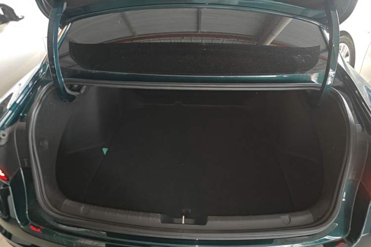 Used Geely Auto Preface 2023 2.0TD "Only This Verdant Green" Edition Trunk