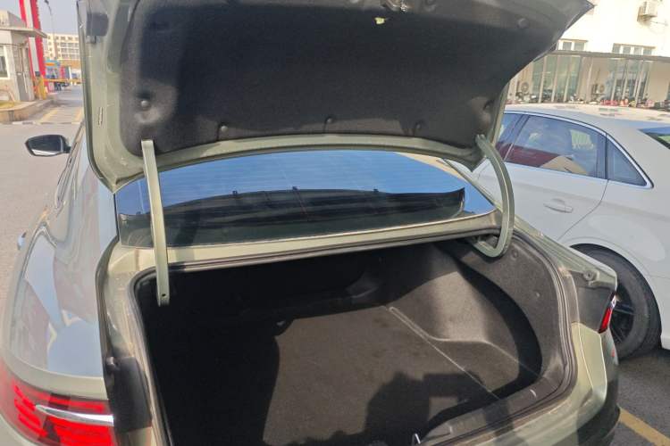 Used Geely Auto Preface 2023 1.5TD Fuyao Version Trunk