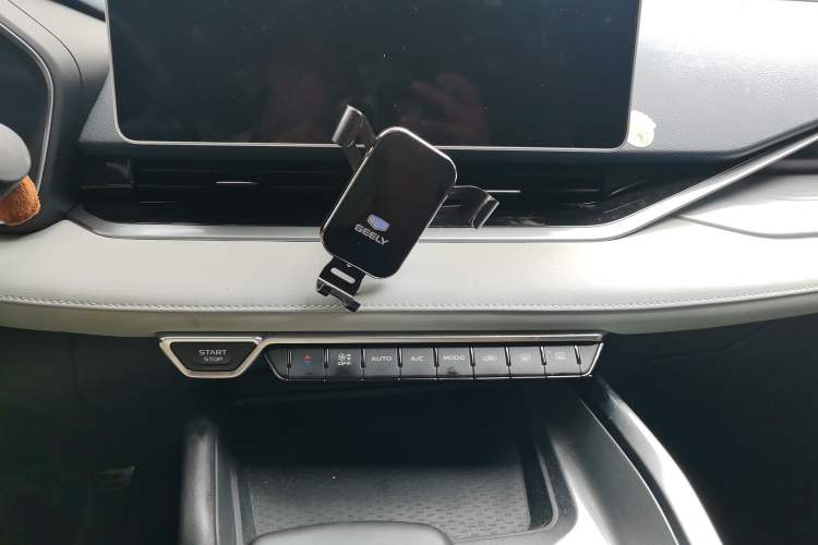 Used Geely Auto Preface 2023 2.0TD Prestige Version Audio And AC Panel