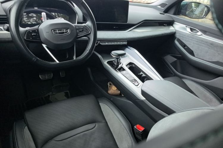 Used Geely Auto Preface 2023 2.0TD "Only This Verdant Green" Edition Center Console